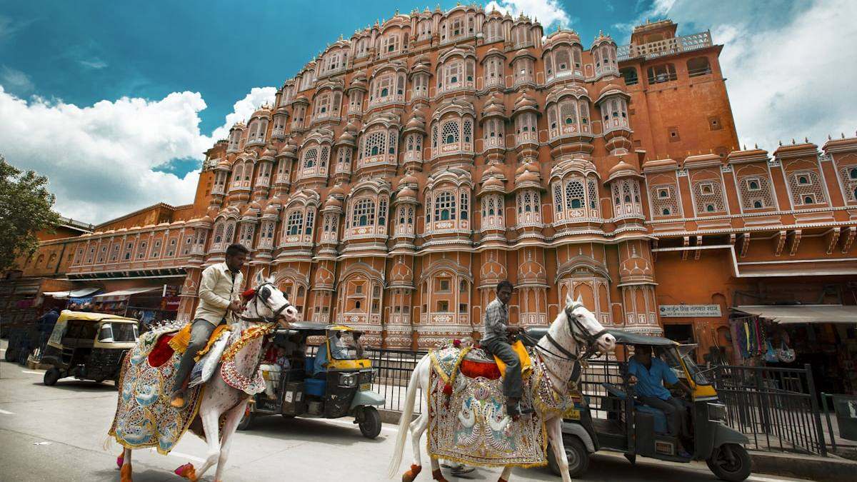 Amber Fort rising above Maota Lake in Jaipur, Rajasthan — a highlight on Top Cabs sightseeing tours
